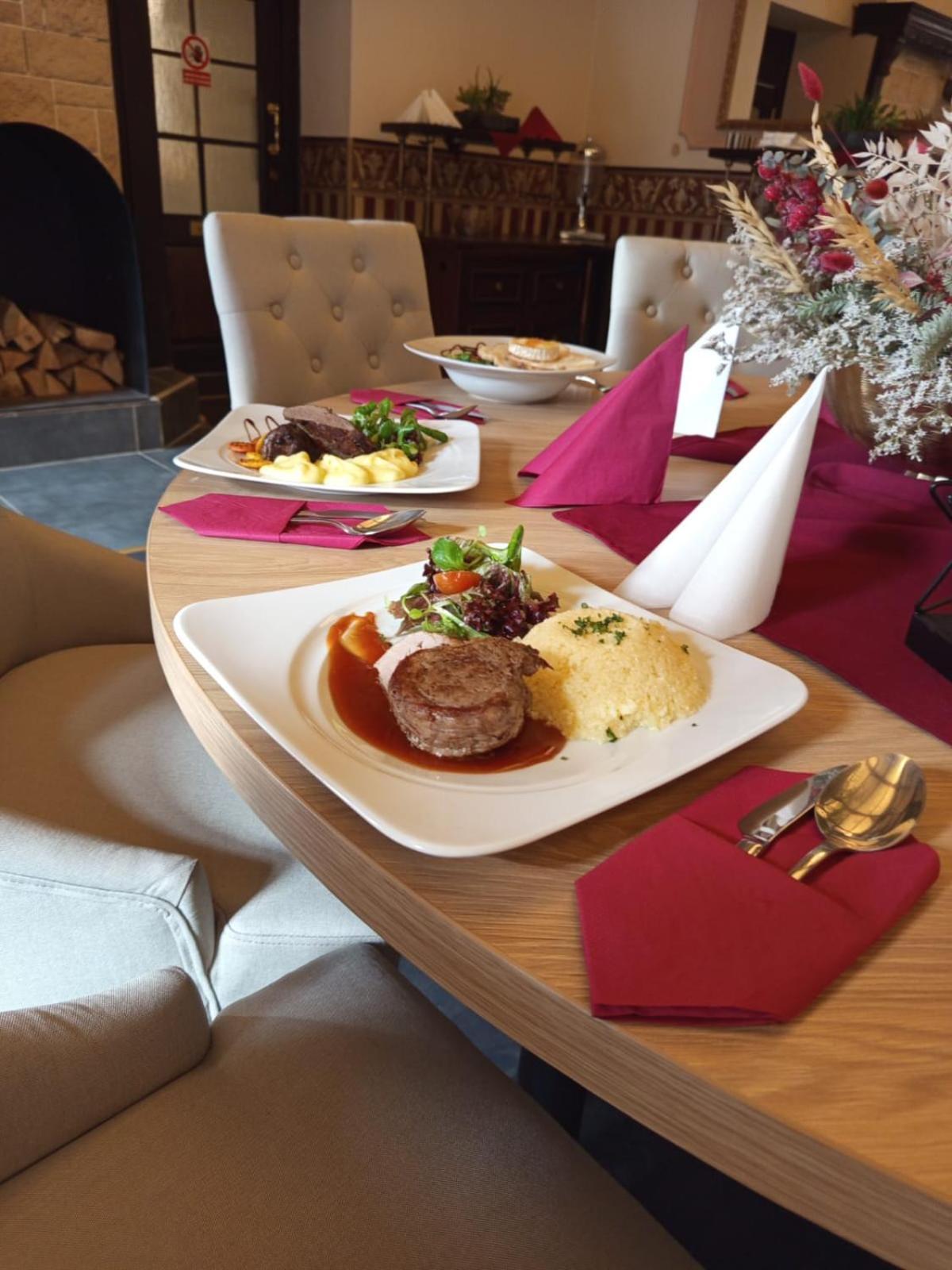 Hotel Lovecky Zamecek Orion Liberec Kültér fotó
