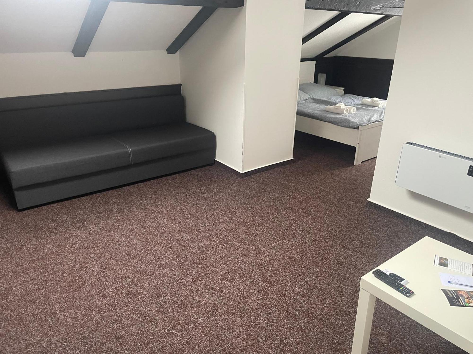 Hotel Lovecky Zamecek Orion Liberec Kültér fotó