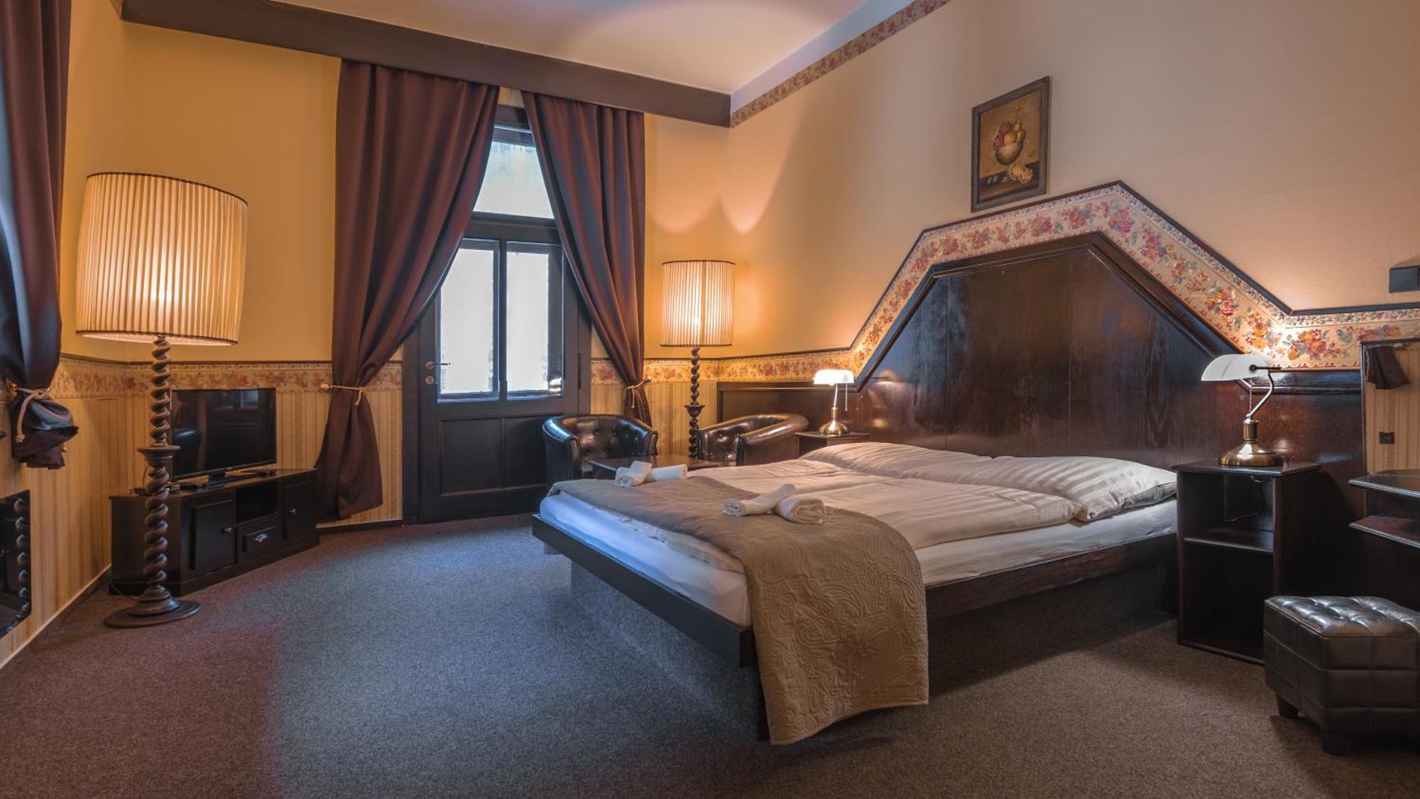 Hotel Lovecky Zamecek Orion Liberec Kültér fotó